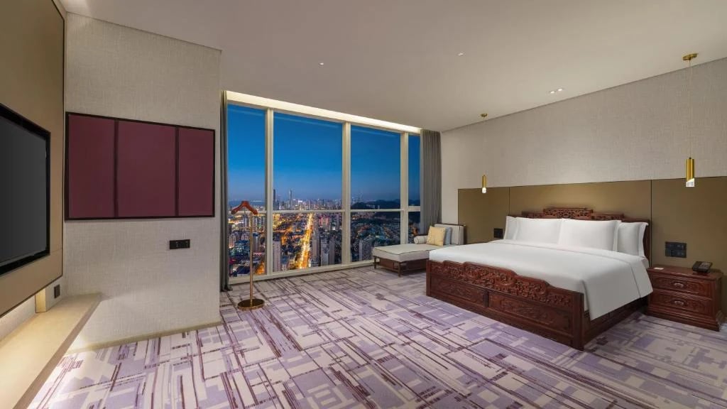 Crowne Plaza — 10