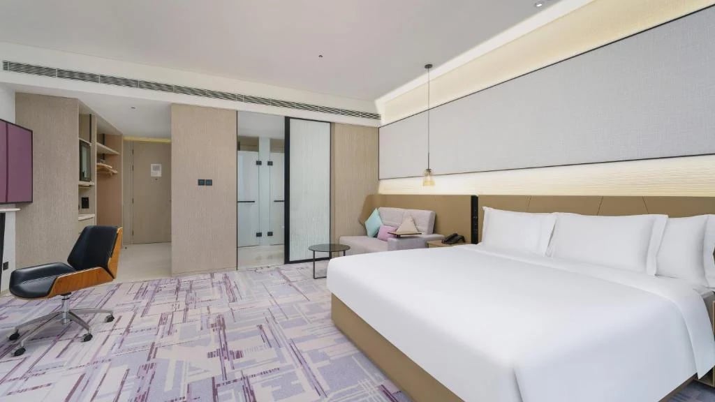 Crowne Plaza — 18