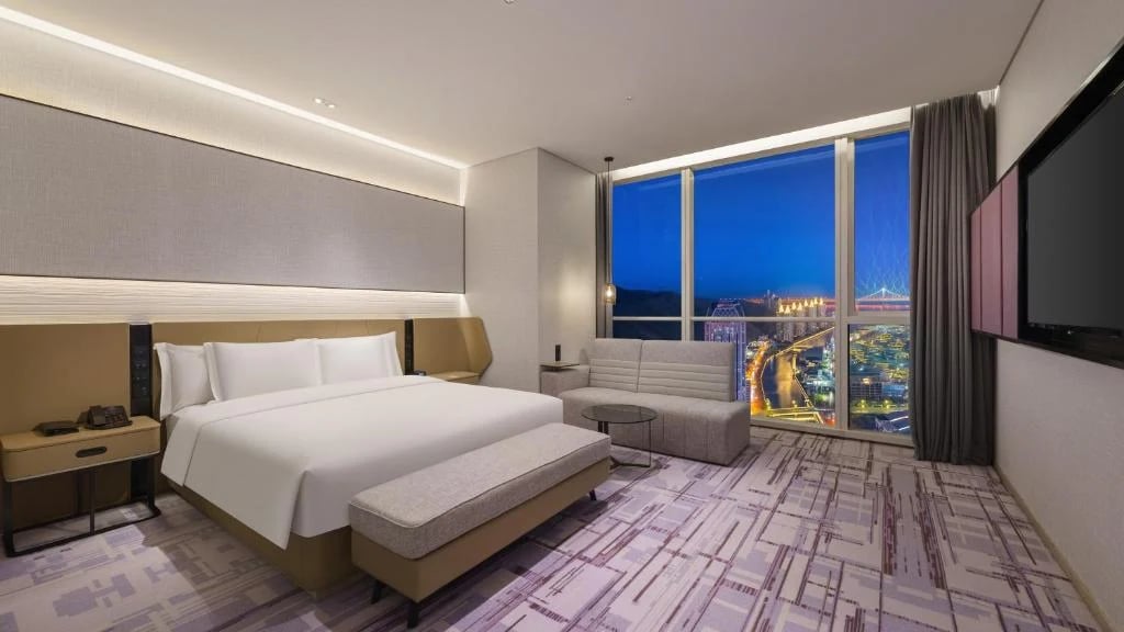 Crowne Plaza — 23