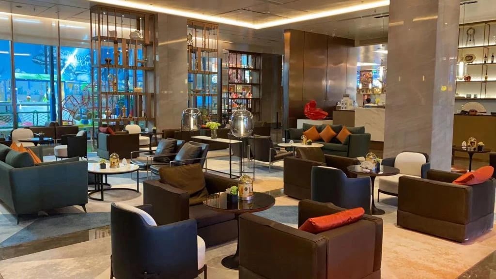 Crowne Plaza — 28