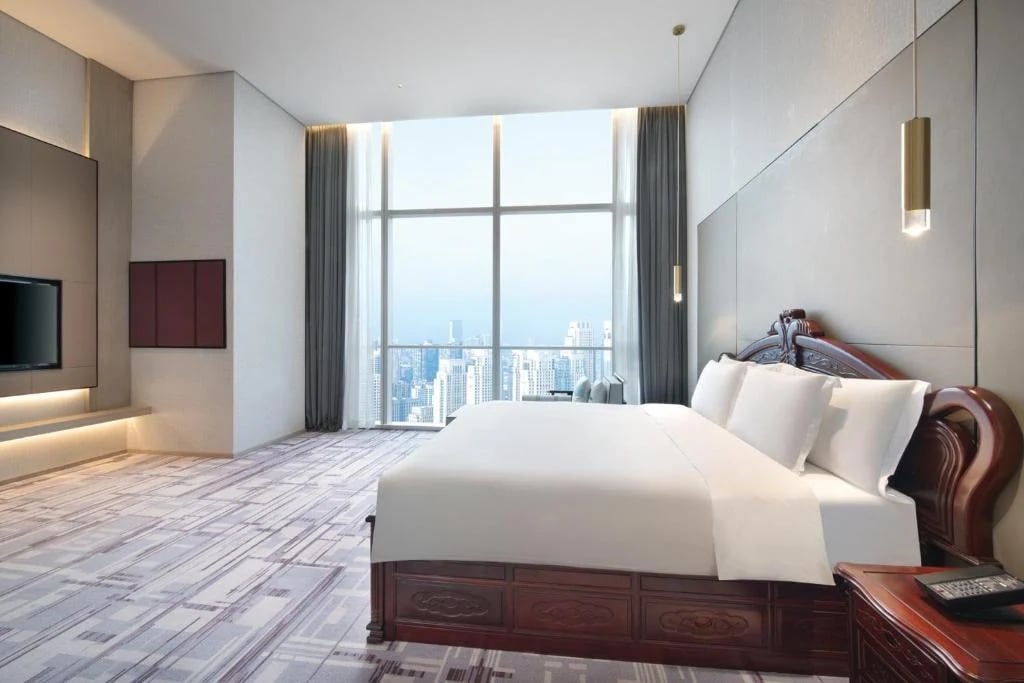 Crowne Plaza — 31