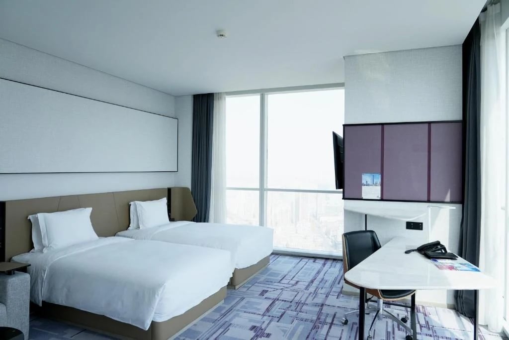 Crowne Plaza — 33
