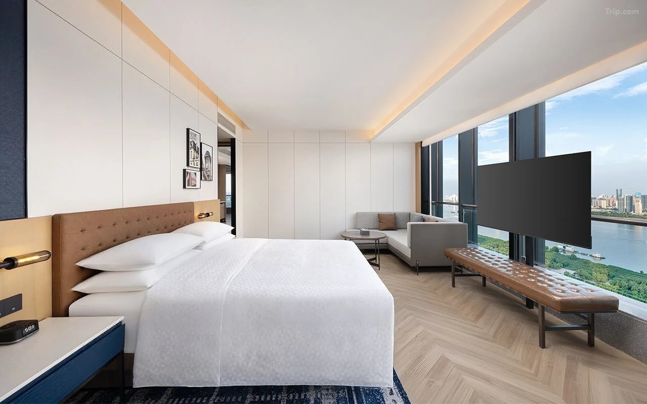 Four Points by Sheraton — 6