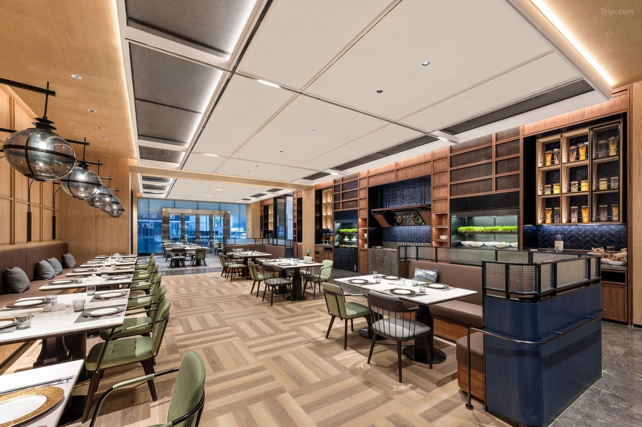 Four Points by Sheraton — 13