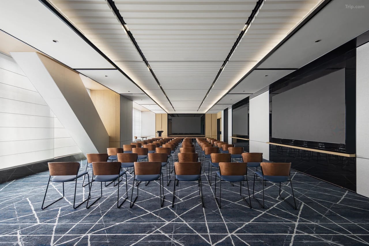 Four Points by Sheraton — 14