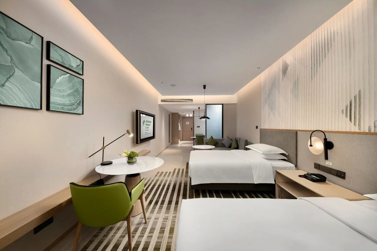 Holiday Inn & Suites — 9