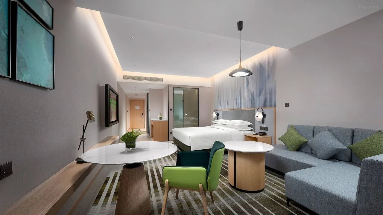 Holiday Inn & Suites — 24