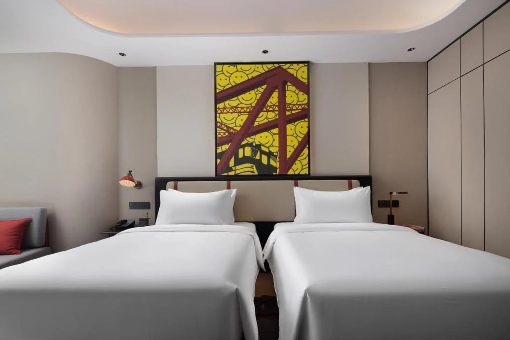 Radisson RED — 1
