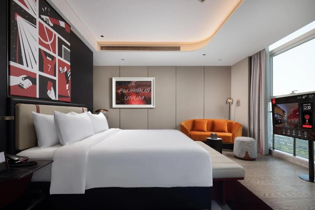 Radisson RED — 14