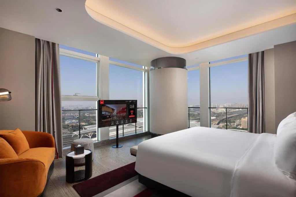 Radisson RED — 15