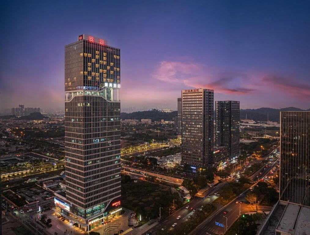 Radisson RED — 24
