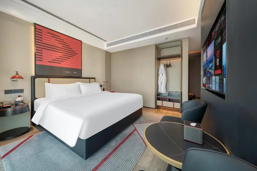 Radisson RED — 27
