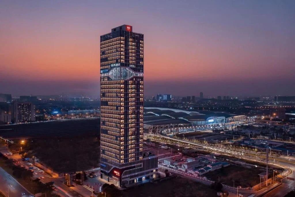 Radisson RED — 28
